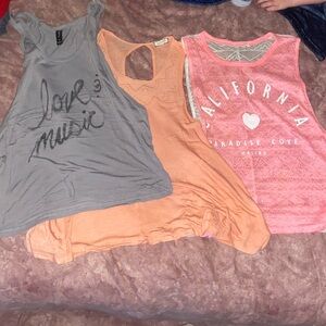 Tank top bundle of 3 size S/M